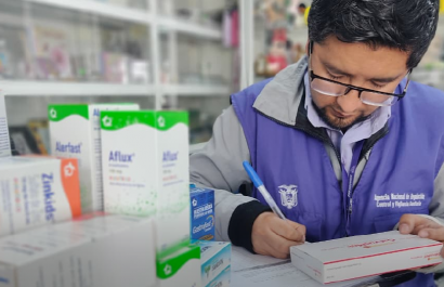 Arcsa clausura farmacia en Quito por venta de 4.706 medicamentos irregulares