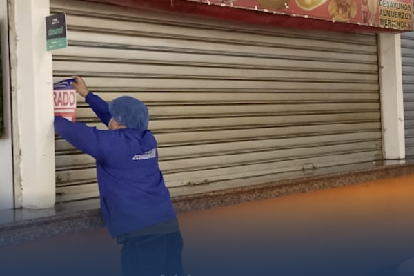 Arcsa clausura tres restaurantes de un centro comercial de Quevedo por insalubridad