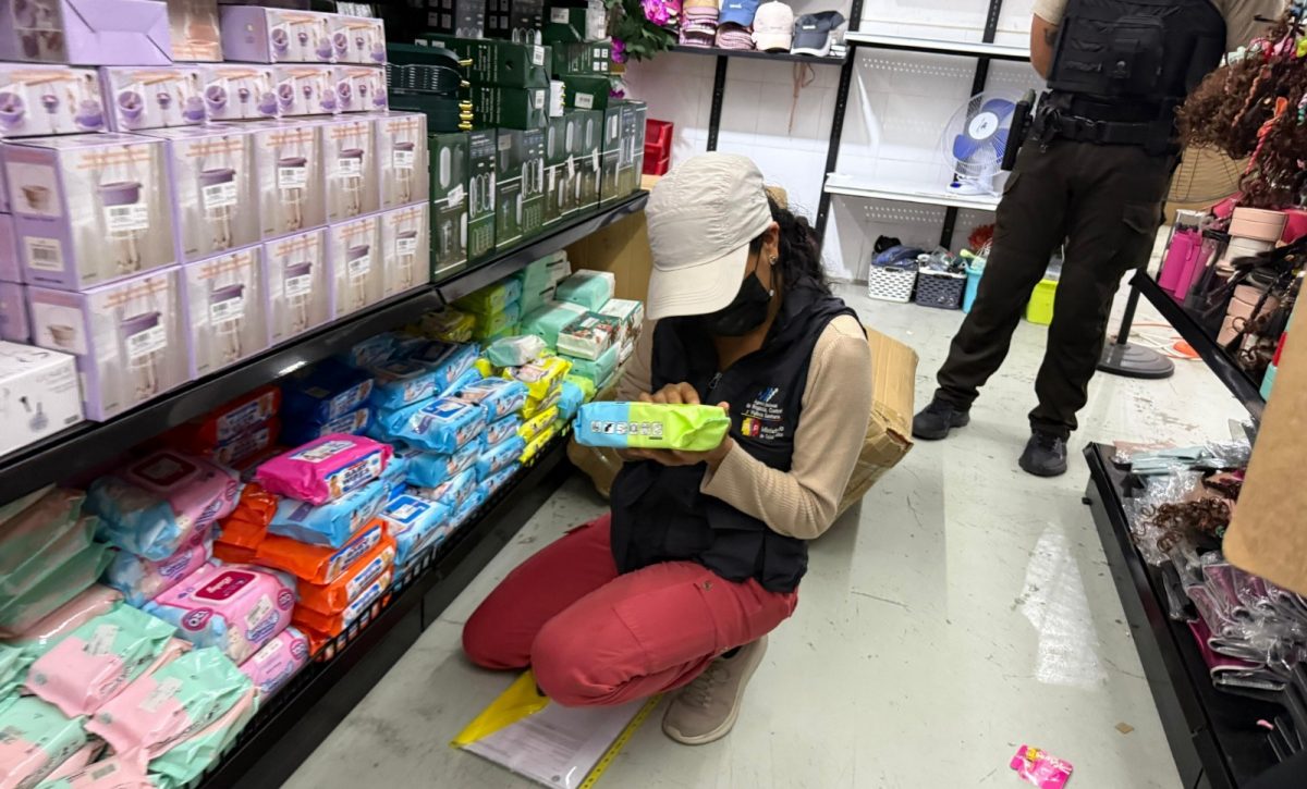 Arcsa decomisa 888 productos higiénicos sin notificación sanitaria en Santo Domingo