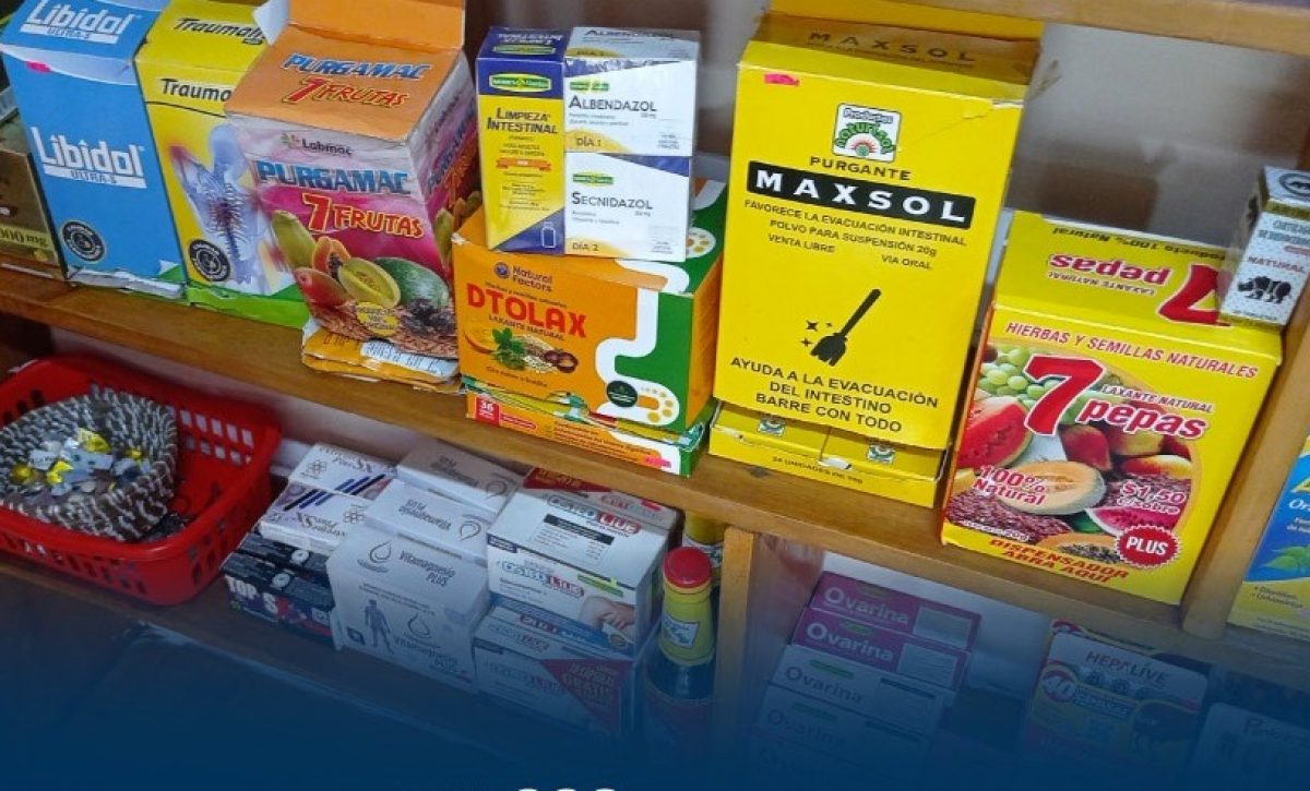 Arcsa decomisa más de 4.400 productos sin registro sanitario en centro naturista de Yantzaza