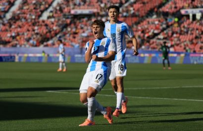 Argentina goleó a Nigeria y accedió a cuartos de final.