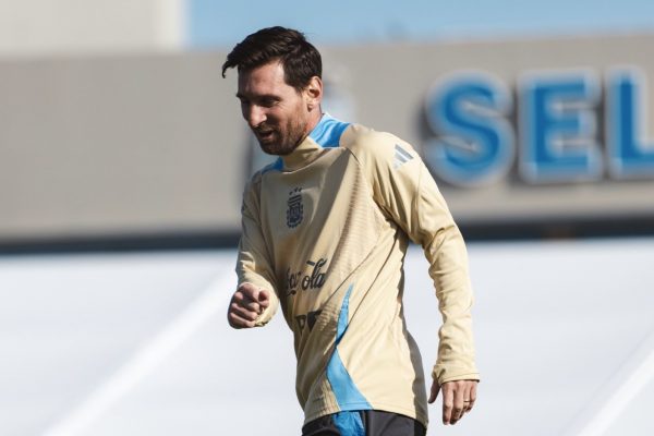 Argentina ya se entrena con Messi para los duelos ante Chile y Colombia