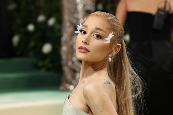 Ariana Grande actuará en 'Meet the Parents 4' junto a Ben Stiller y Robert De Niro