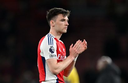 Arsenal empató con Crystal Palace y dejó la puerta abierta a Liverpool para quedar campeón el domingo