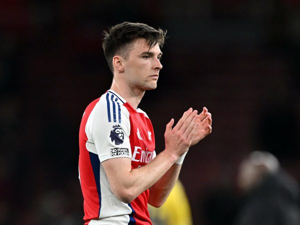 Arsenal empató con Crystal Palace y dejó la puerta abierta a Liverpool para quedar campeón el domingo
