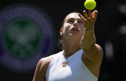Aryna Sabalenka avanza a segunda ronda de Wimbledon con victoria número 43 del año