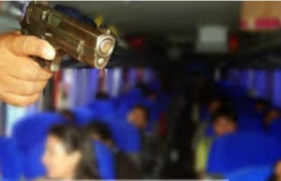 Asalto armado a bus de la cooperativa Aray en la vía Santo Domingo–La Concordia