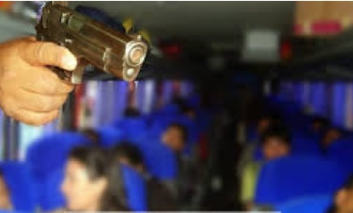 Asalto armado a bus de la cooperativa Aray en la vía Santo Domingo–La Concordia