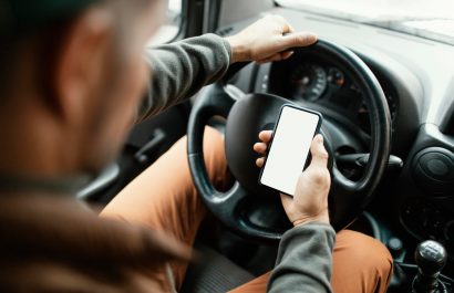 Asamblea Nacional analiza reformas para endurecer sanciones de tránsito por uso del celular