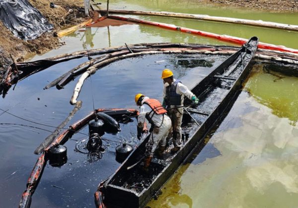 Asamblea Nacional aprueba el informe sobre derrame de petróleo en Esmeraldas