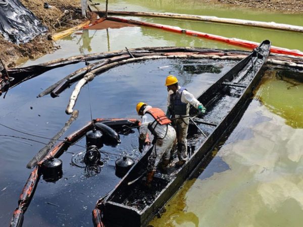 Asamblea Nacional aprueba el informe sobre derrame de petróleo en Esmeraldas