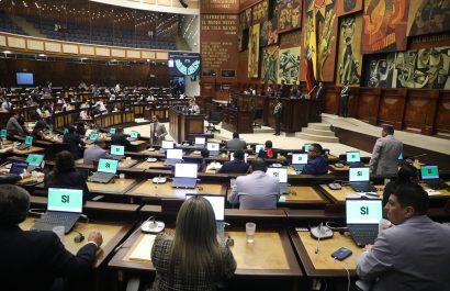 Asamblea Nacional aprueba resolución para transformar la salud pública en Ecuador