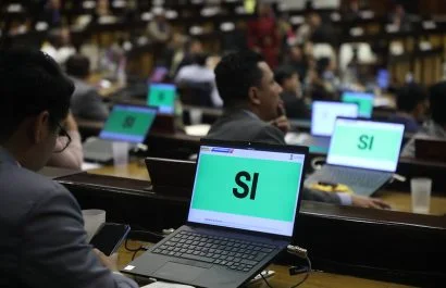 Asamblea Nacional de Ecuador aprueba proforma presupuestaria con votos divididos y críticas encendidas
