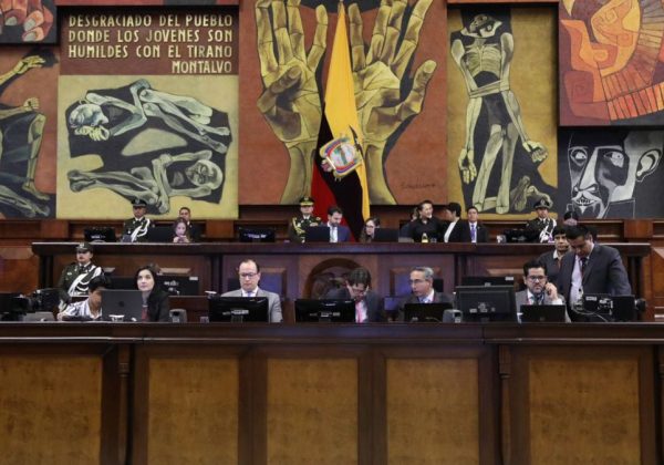 Los cambios en el trabajo legislativo en Ecuador incluyen plenarias más frecuentes y presencia en territorio los viernes.