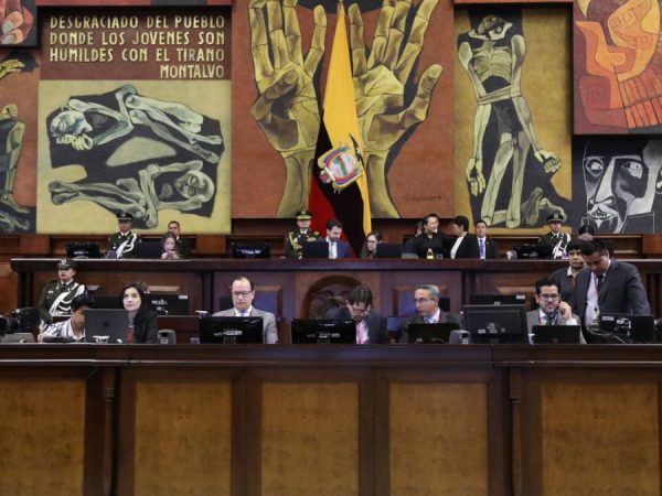Los cambios en el trabajo legislativo en Ecuador incluyen plenarias más frecuentes y presencia en territorio los viernes.