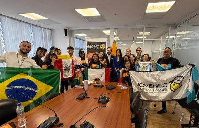 Asambleístas ecuatorianos reciben a sobrevivientes de cáncer amputados un compromiso con la salud