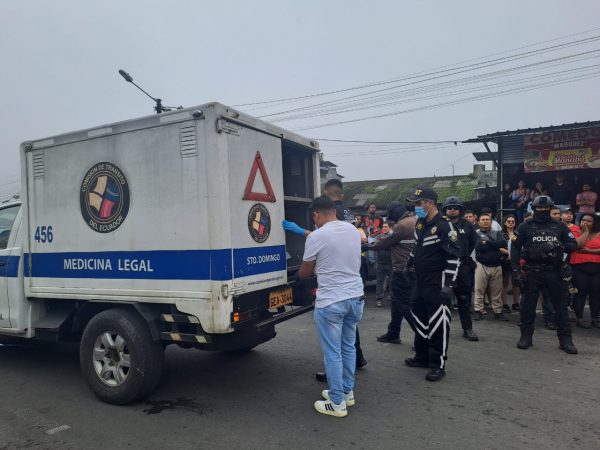 Asesinan a cuidador de vehículos frente al Mercado de Mariscos en Santo Domingo