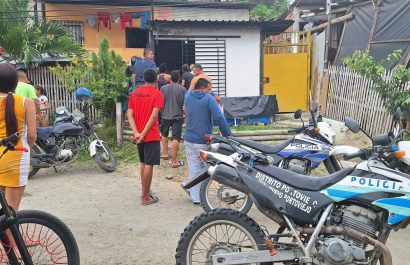 Asesinan a un hombre mientras se cortaba el cabello en una peluquería.
