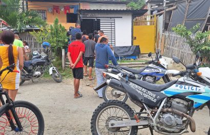 Asesinan a un hombre mientras se cortaba el cabello en una peluquería.