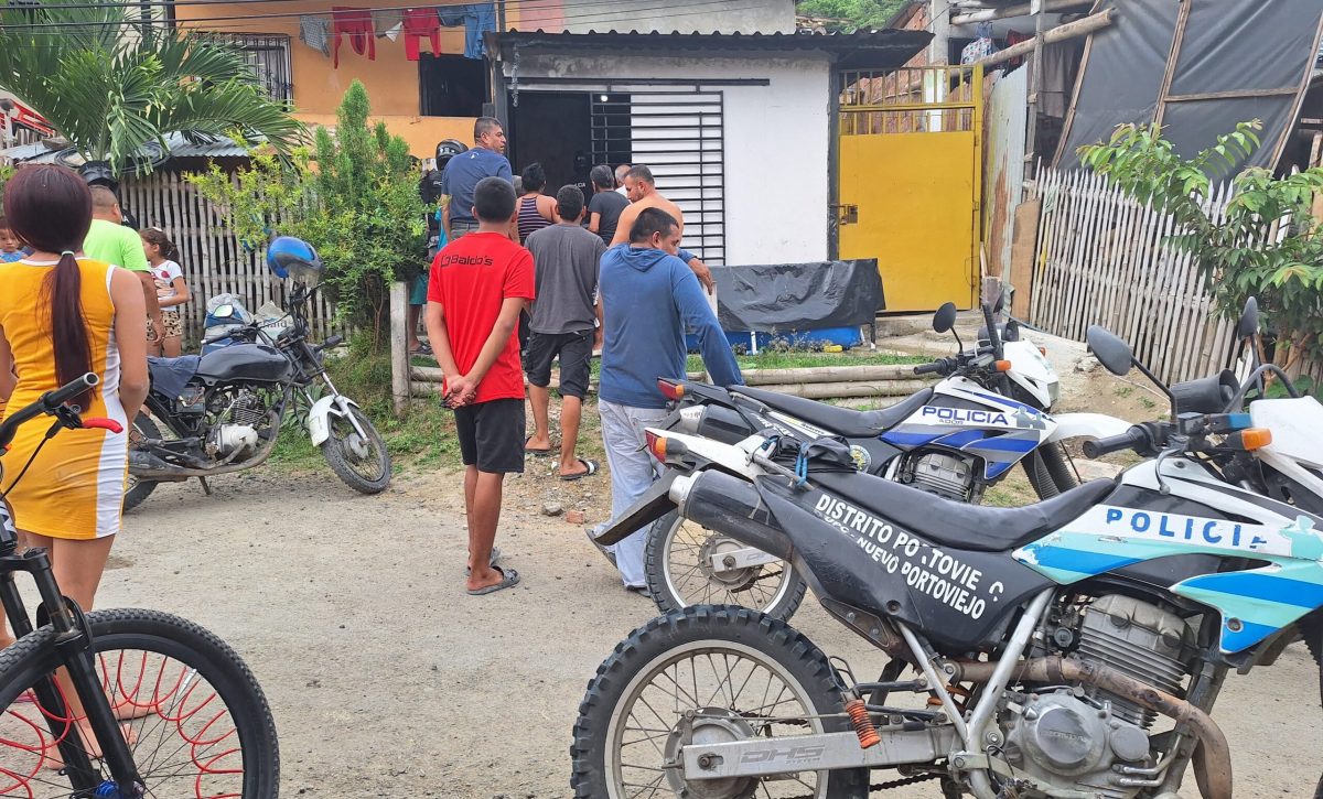 Asesinan a un hombre mientras se cortaba el cabello en una peluquería.