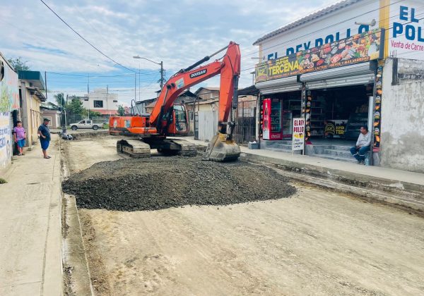 Asfaltarán dos calles de Charapotó que conectan con la vía a Correagua