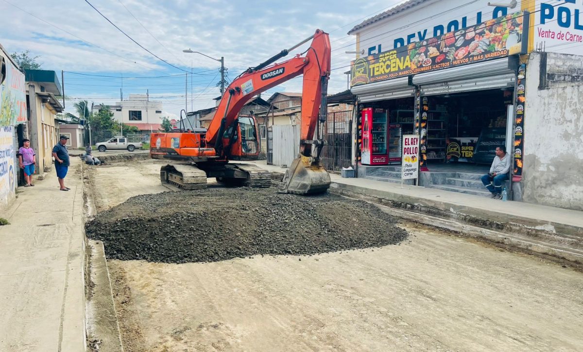 Asfaltarán dos calles de Charapotó que conectan con la vía a Correagua