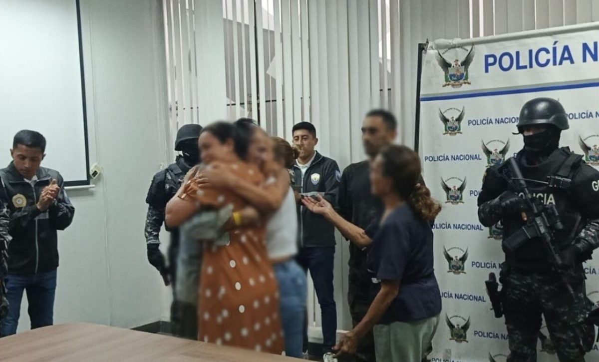 Así fue el rescate de dos personas que estaban secuestradas en el sector Valdramina, de Quevedo, provincia de Los Ríos. (PN)