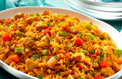 Así se prepara el arroz colorado de pollo que todos aman en Ecuador