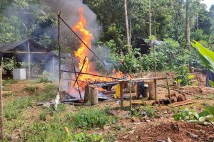 ¡Ataque Aéreo en Alto Punino! Destruyen Maquinaria de Minería Ilegal en Orellana