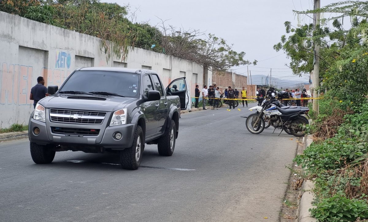 Ataque armado en Jaramijó deja dos hermanos muertos y un vehículo incendiado
