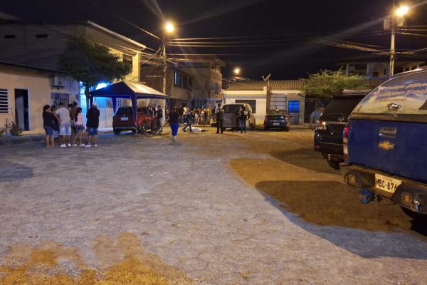 Ataque sicario deja dos muertos y dos heridos en un parque de Portoviejo