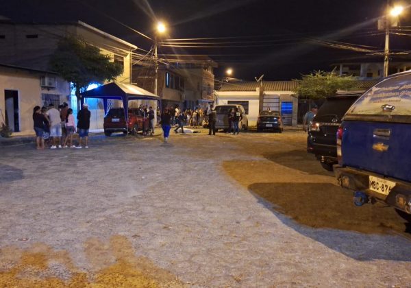 Ataque sicario deja dos muertos y dos heridos en un parque de Portoviejo