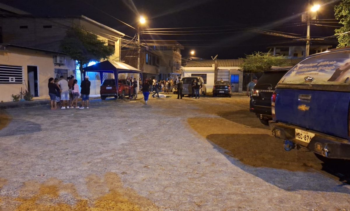 Ataque sicario deja dos muertos y dos heridos en un parque de Portoviejo