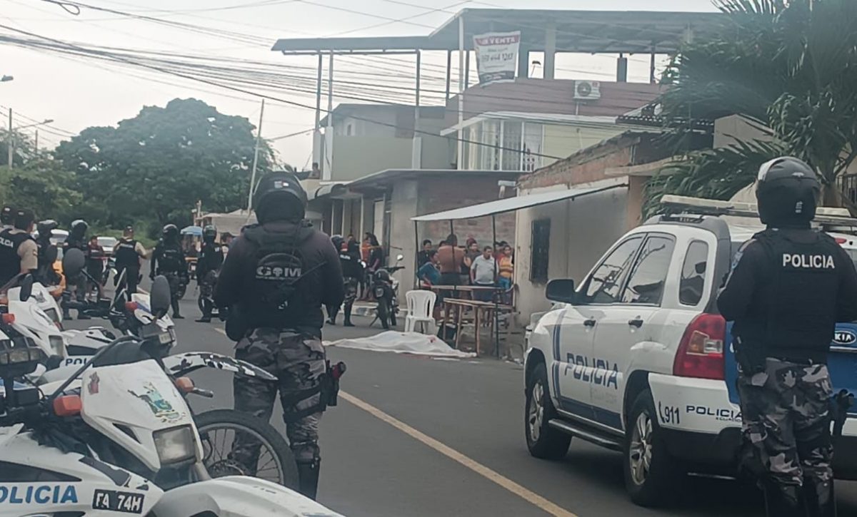 Ataque sicario deja un muerto y dos heridos en barrio de Manta