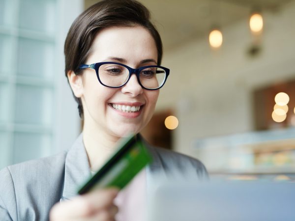 Atención de bancos en Ecuador durante el feriado por el Día del Trabajador horarios y servicios disponibles
