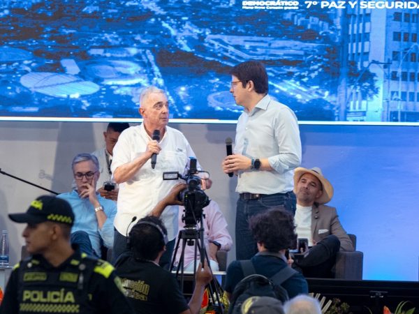 Atentado a Miguel Uribe Turbay Fiscalía apunta a motivos políticos, Petro lo cuestiona