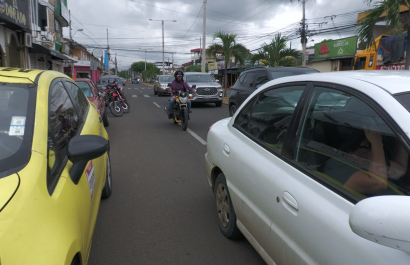 Aumenta el tráfico vehicular en Portoviejo durante la mañana del 29 de abril