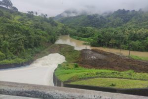 Aumento del caudal del río Grande provoca inundaciones en la parroquia Ayacucho