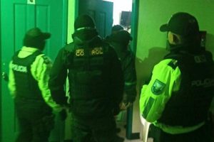 Autoridades clausuran prostíbulo ilegal en Quito y rescatan a tres menores