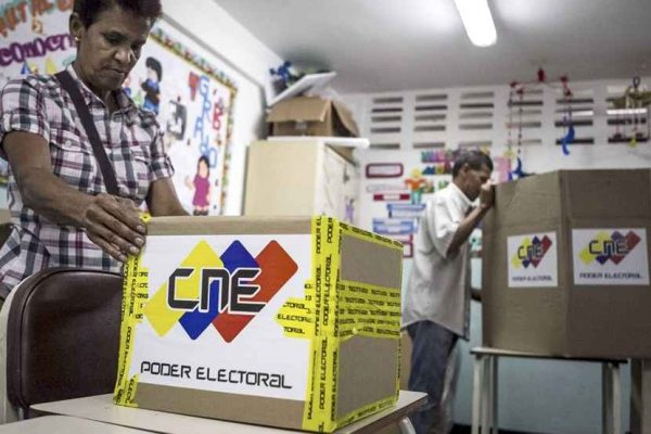 Autoridades electorales anuncian elecciones municipales en plena controversia política.
