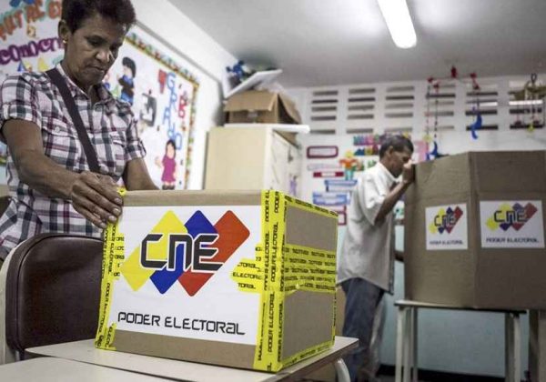 Autoridades electorales anuncian elecciones municipales en plena controversia política.