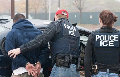 Autoridades migratorias de Estados Unidos realizan operativos de control en cientos de negocios y empresas a lo largo del país.