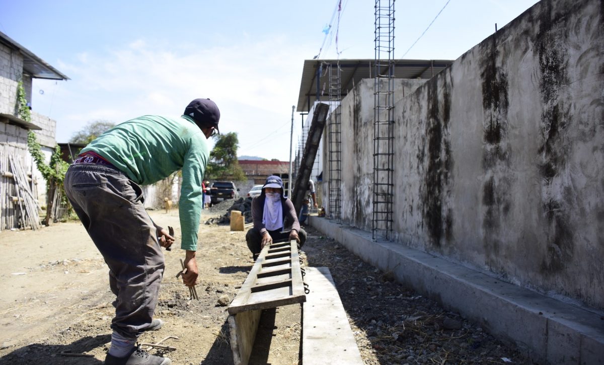 Avanza construcción de cerramiento perimetral en cementerio de Picoazá, Portoviejo