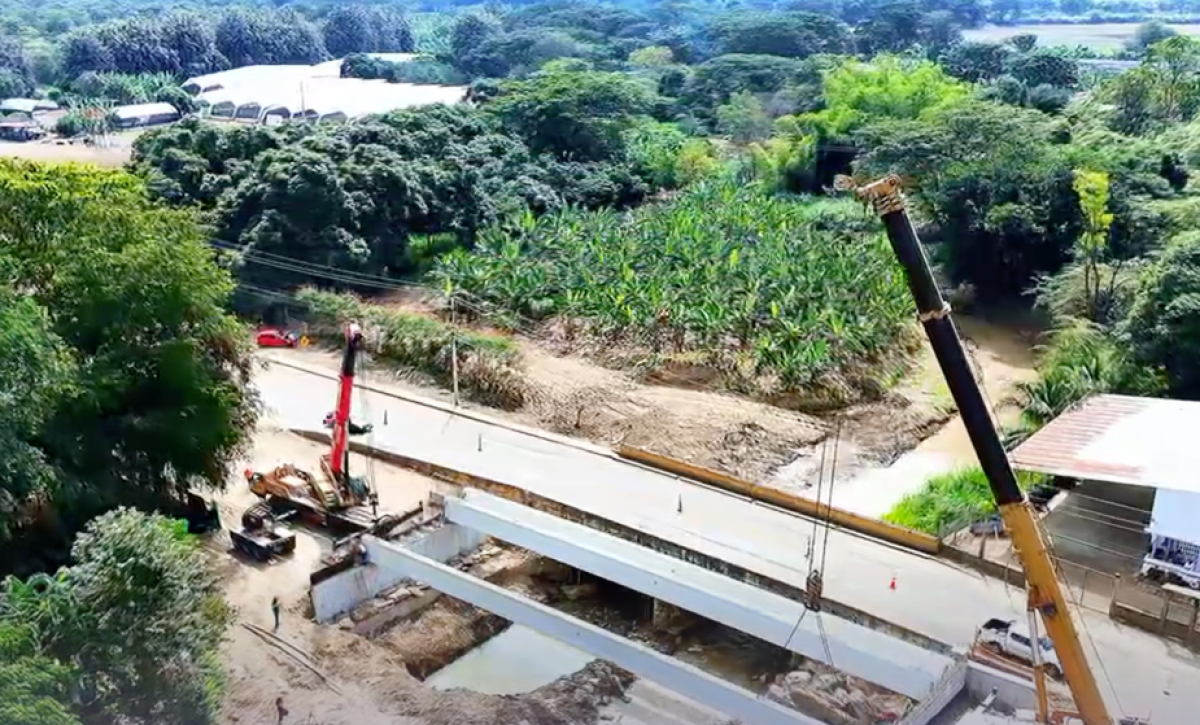 Avanza construcción de puente Lodana en Manabí: Un hito para la conectividad regional