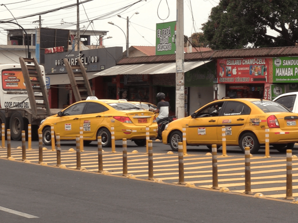Avenidas principales de Portoviejo registran tráfico vehicular por retorno a clases