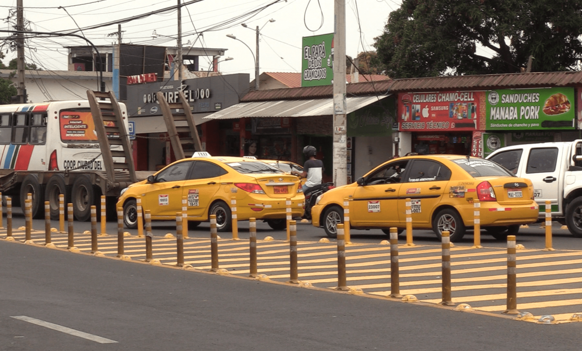 Avenidas principales de Portoviejo registran tráfico vehicular por retorno a clases