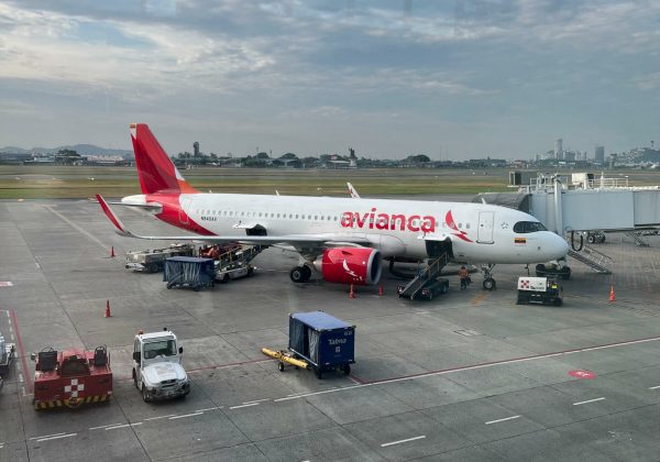 Avianca mantendrá sus operaciones en el aeropuerto de Manta pero solo en un horario