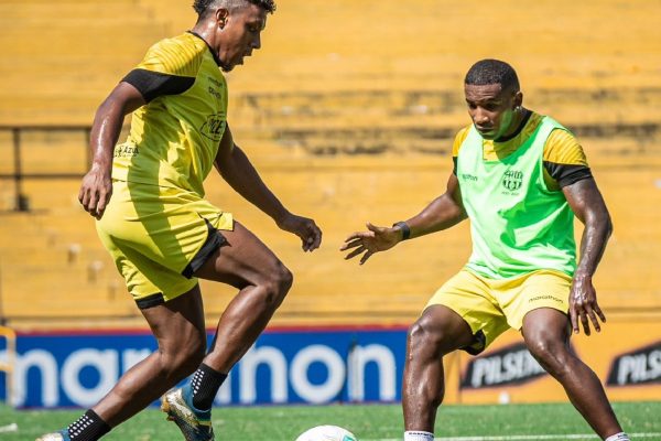Jugadores de Barcelona SC en un entrenamiento