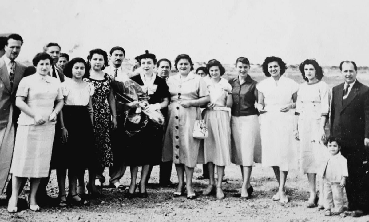 Berta Singerman llegó por segunda vez a Manta en 1955 y fue recibida por un grupo de mantenses que formaban parte del Club Náutico. (Foto tomada de Internet).