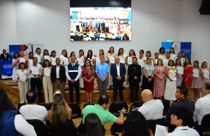 Artesanos del cantón Manta recibieron certificados por concluir cursos de capacitación de programa entre la ULEAM y el BID.